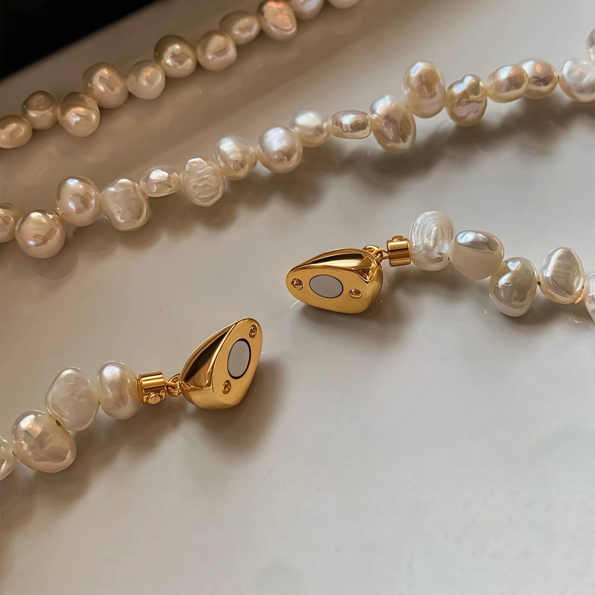 Barock Süßwasserperlen-Kette mit Magnetverschluss & Herz-Detail (Vergoldet)