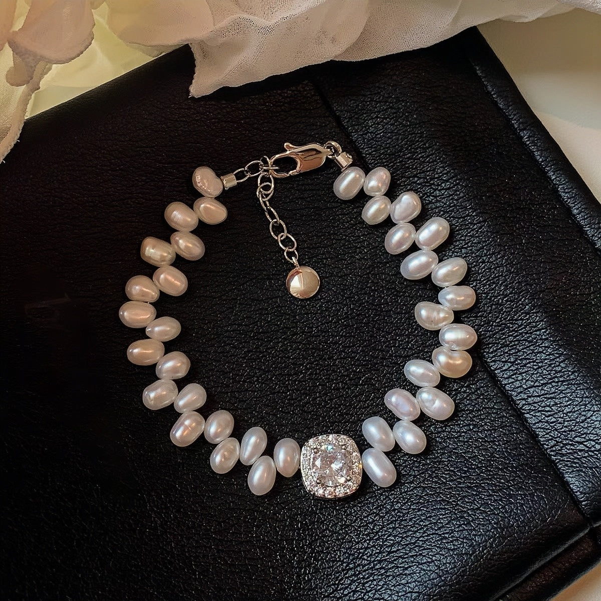Echte Süßwasserperlen & Zirkonia-Würfel Armband