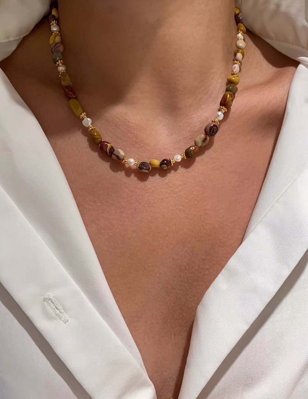 Bunte Edelstein- & Süßwasserperlen-Kette (22K Vergoldet)